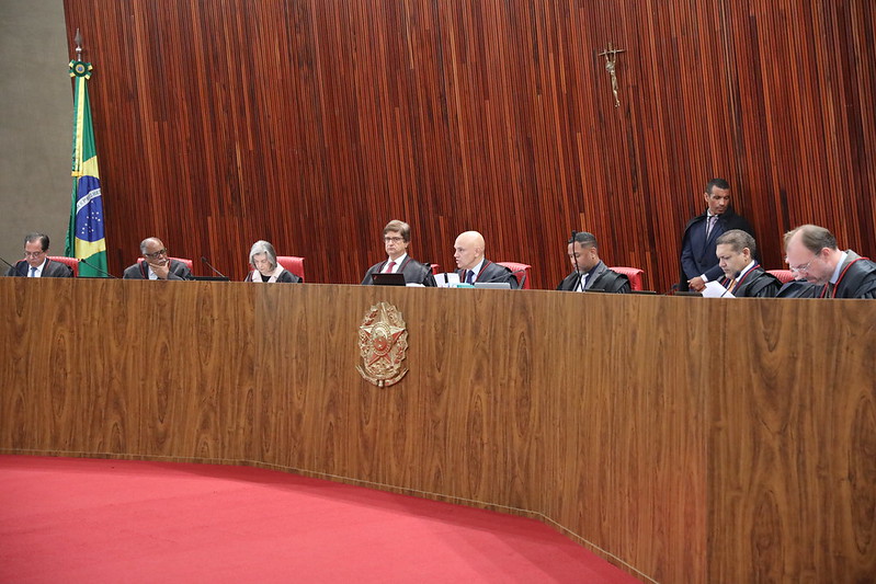 O futuro político do ex-presidente Jair Bolsonaro será decidido pelo voto de sete ministros do Tribunal Superior Eleitoral (TSE). Foto: Alejandro Zambrana/Secom/TSE
