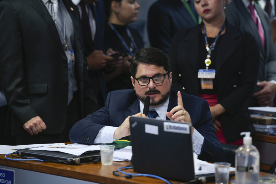 Marcos do Val solicita sua saída da Comissão Mista de Inquérito (CPMI) dos Atos de 8 de janeiro após passar mal nesta quarta-feira (20). Foto: Edilson Rodrigues/Agência Senado