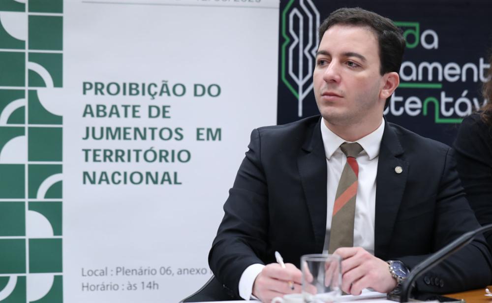A Comissão de Meio Ambiente da Câmara debateu a proibição do abate de jumentos no Brasil a pedido do deputado Célio Studart (PSD-CE). Foto: Bruno Spada / Câmara dos Deputados