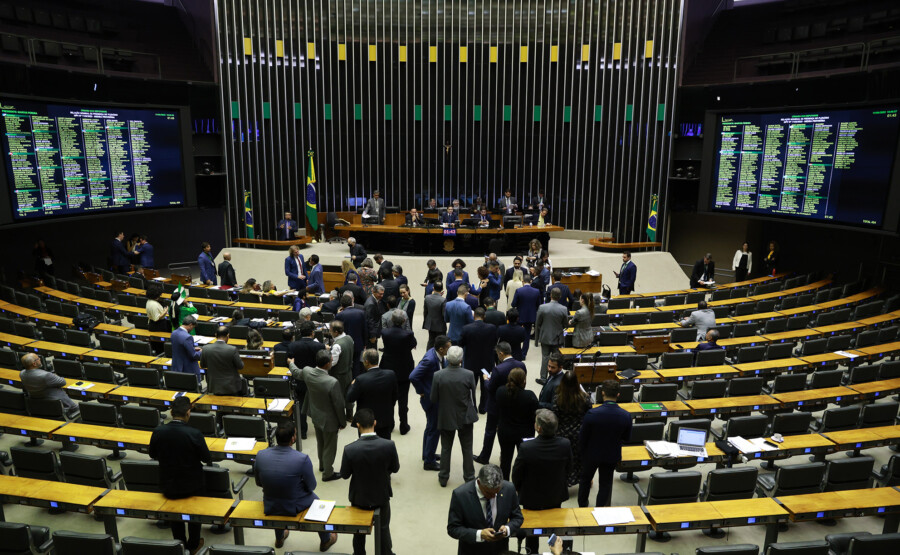 Reforma tributária chega ao segundo dia de discussão em plenário, com previsão de primeira votação pela noite. Foto: MyKe Sena/Câmara dos Deputados