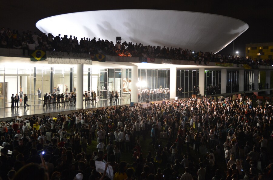 Protesto em frente ao Congresso Nacional, em junho de 2013. Foto: Valter Campanato/Agência Brasil
