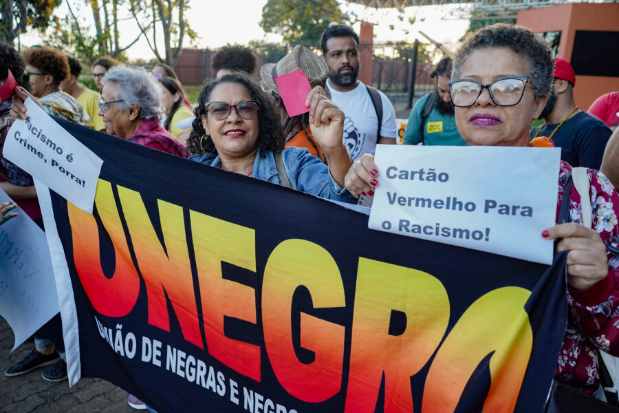 Protesto Cartão Vermelho para o Racismo, em Brasília. Foto: Rafa Neddermeyer/Agência Brasil