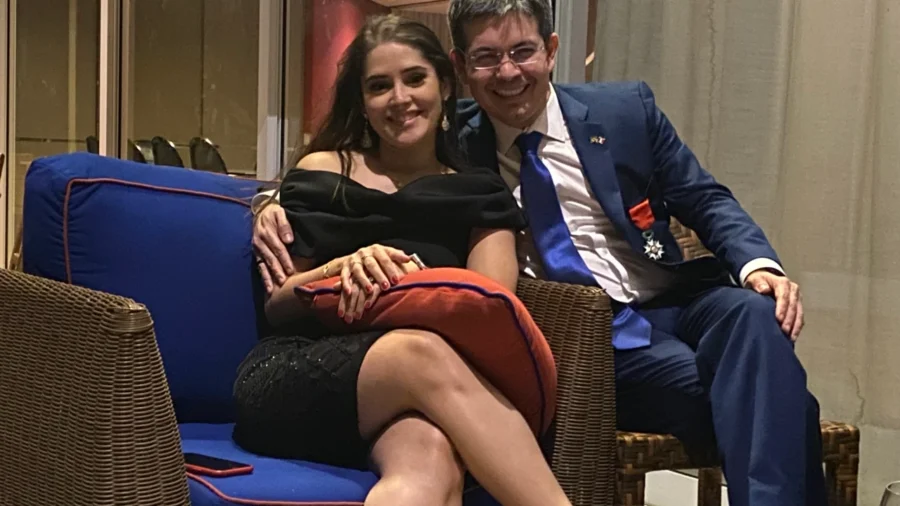 Na sexta-feira, senadores governistas estarão em Brasília para o casamento de Randolfe Rodrigues com a advogada Priscila Barbosa. Foto: Randolfe Rodrigues/Arquivo pessoal