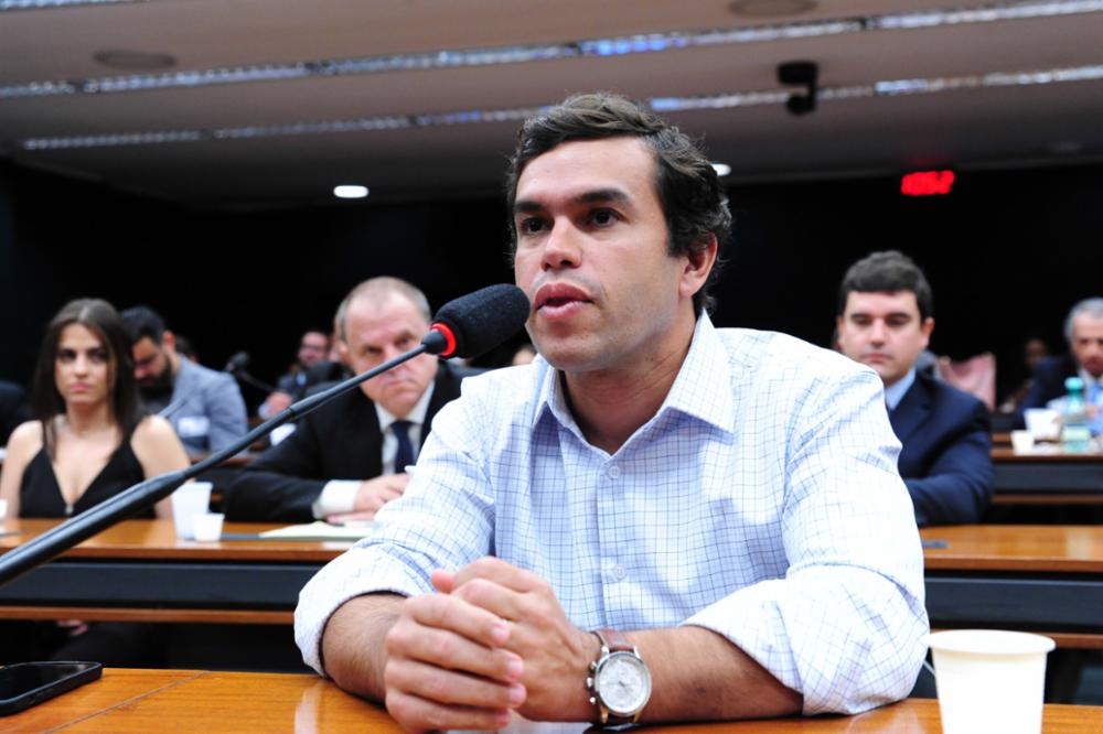 O relator do Projeto de Lei 2384/23, que retoma o voto de qualidade no Carf, Beto Pereira (PSDB-MS), garante maioria para aprovar a matéria. Foto: Billy Boss/Câmara dos Deputados