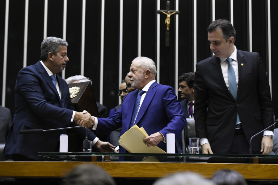 Lula com os presidentes da Câmara, Arthur Lira (esq.) e Rodrigo Pacheco (dir.). Foto: Jefferson Rudy/Agência Senado