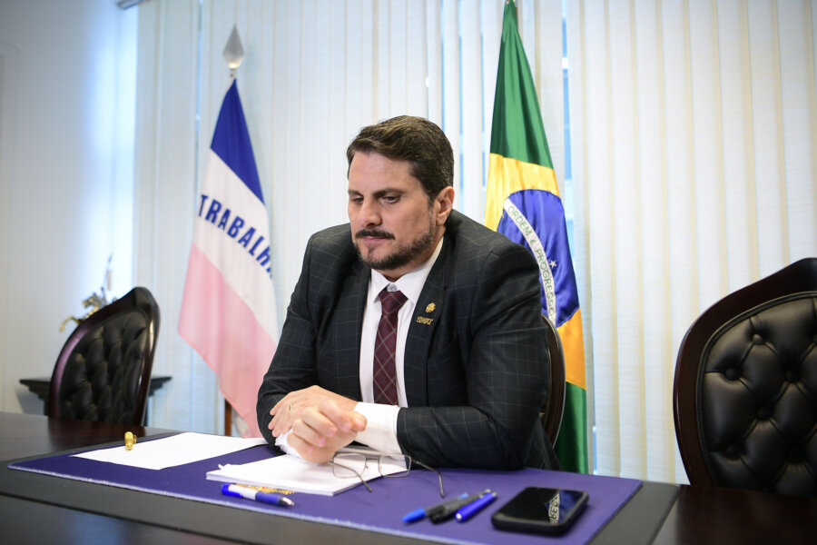 Marcos do Val em seu gabinete no Senado. Foto: Marcos Oliveira/Agência Senado