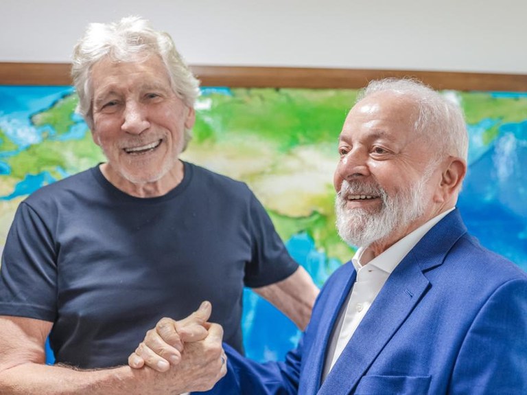 Lula se encontra com o artista britânico Roger Waters, que faz show em Brasília na terça-feira (24). Foto: Rodrigo Stuckert