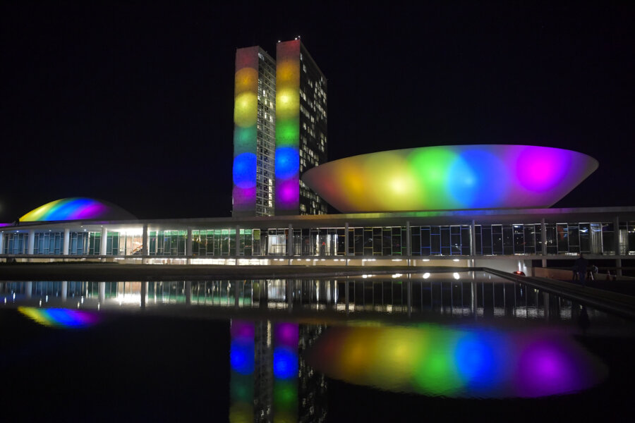 Congresso Nacional com projeção de cores no Dia Internacional do Orgulho LGBTQIAP+, em 28 de junho de 2023. Foto: Jonas Pereira/Agência Senado