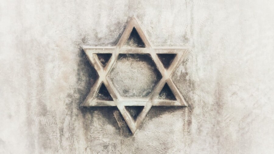 Artigo de jornal do PCO distribuído para alunos da PUC-SP deixou judeus da universidade em estado de choque. Foto: Pixabay