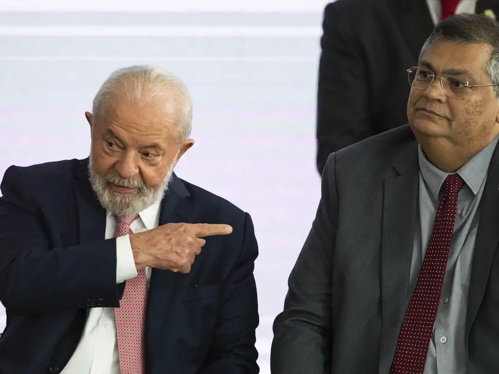 Para Lula, Dino, que é um dos seus ministros mais próximos, está sendo alvo de "ataques artificialmente plantados". Foto: Marcelo Camargo/Agência Brasil