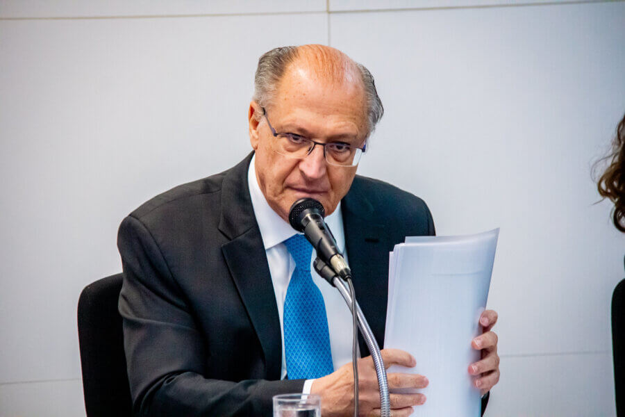 Geraldo Alckmin acatou pedido do governador Paulo Dantas para o envio de ajuda no amparo às vítimas do afundamento sobre as minas da Braskem. Foto: Gabriel Lemes/Ministério da Indústria e Comércio