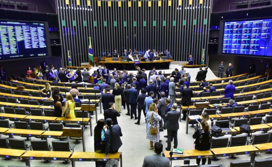 Câmara discute projeto apresentado pelo governo em 2023 para remodelar o currículo nacional para o Ensino Médio. Zeca Ribeiro / Câmara dos Deputados