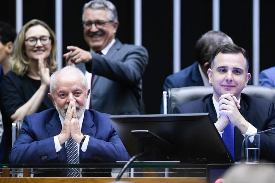 Lula e Rodrigo Pacheco; Senado aprovou MP das Subvenções, que dá R$ 35 bilhões ao governo