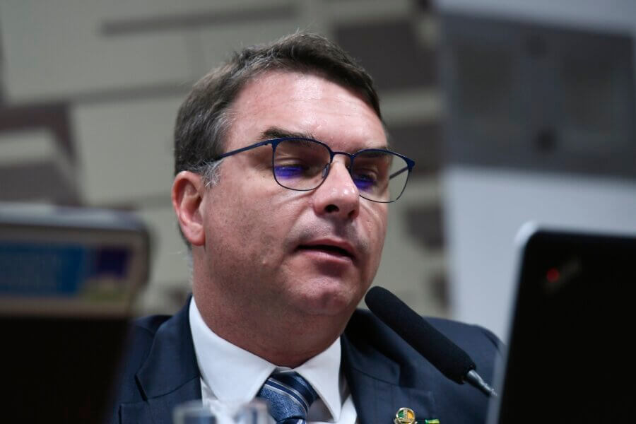 Flávio Bolsonaro, que teria recebido informações da Abin