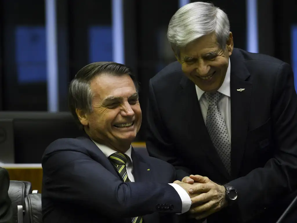 Bolsonaro com o general Augusto Heleno, ex-ministro do GSI. Foto: Agência Brasil