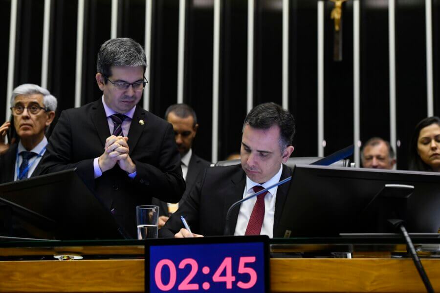 Randolfe Rodrigues e Rodrigo Pacheco, que é o responsável por marcar sessão para analisar os vetos de Lula ao Orçamento
