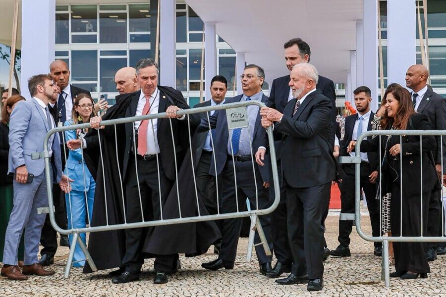 Lula, Luís Roberto Barroso e Rodrigo Pacheco se juntaram para remover os gradis montados ao redor do STF após os ataques de 8 de janeiro. Foto: Ricardo Stuckert/PR