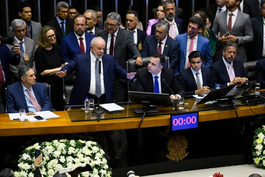 Lula no Congresso; presidente se diz contra fim da reeleição e senadores citam caso de Bolsonaro