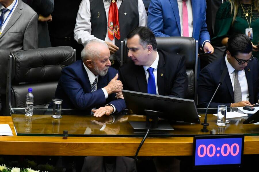 Lula e Rodrigo Pacheco; presidente deve encontrar líderes do Senado nesta terça