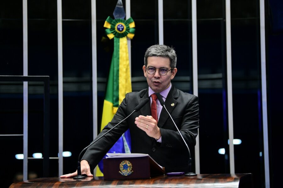 Randolfe Rodrigues, líder do Governo que comanda negociações sobre o veto a R$ 5,6 bilhões em emendas de comissão