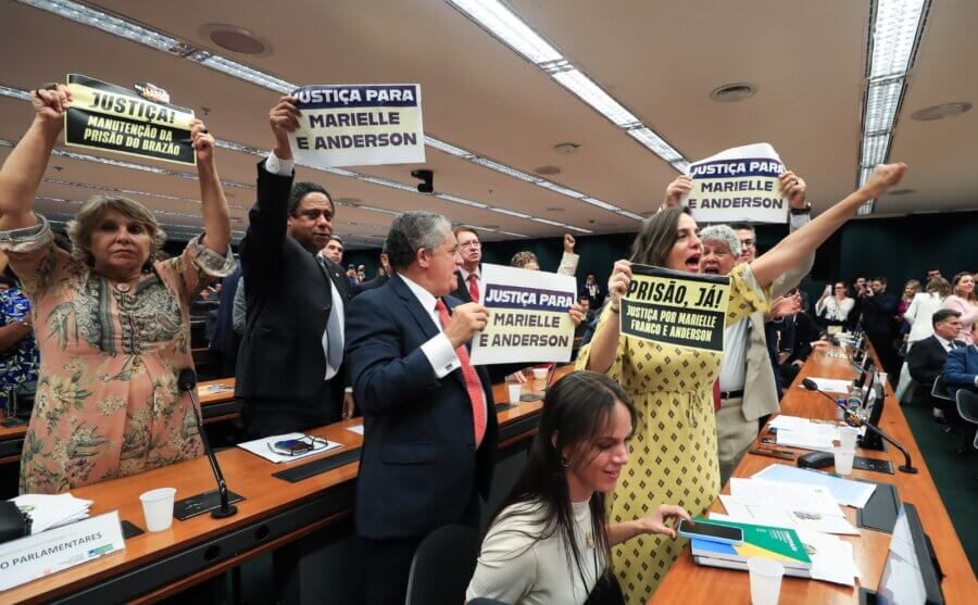 A Câmara dos Deputados discute em plenário o relatório pela manutenção da prisão do deputado Chiquinho Brazão. Foto: Lula Marques/ABr