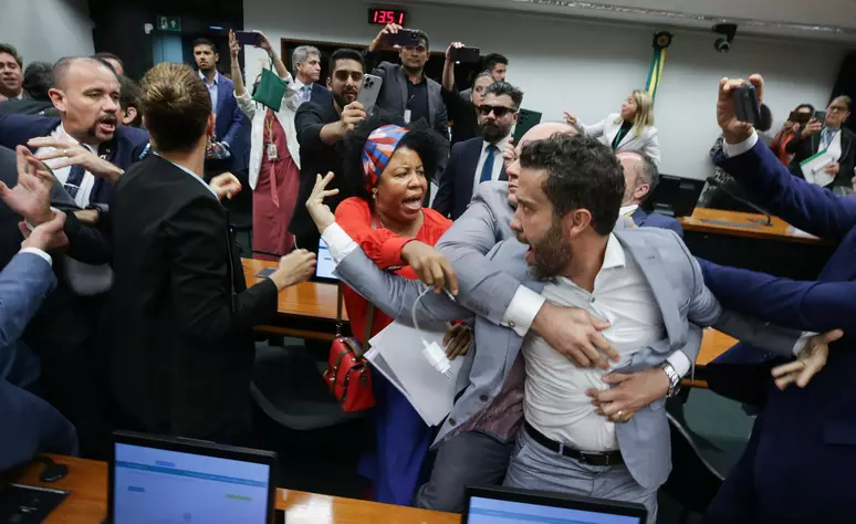 Briga após o arquivamento do processo de Janones no Conselho de Ética da Câmara. Foto: Lula Marques/Agência Brasil