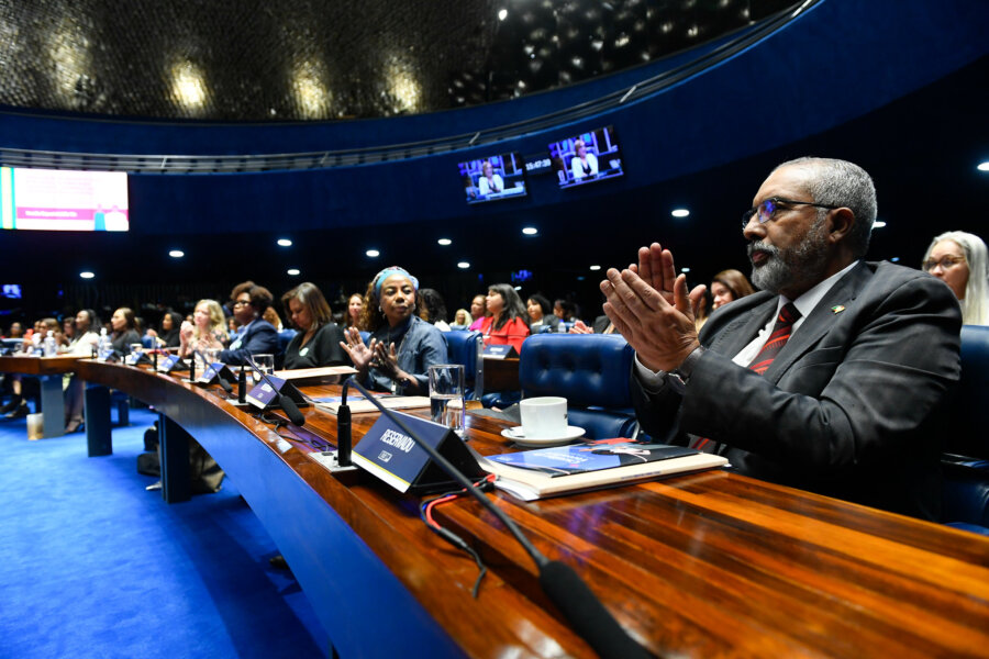 O senador Paulo Paim (PT-RS), autor do projeto que eleva para 30% as cotas no serviço público. Foto: Marcos Oliveira/Agência Senado