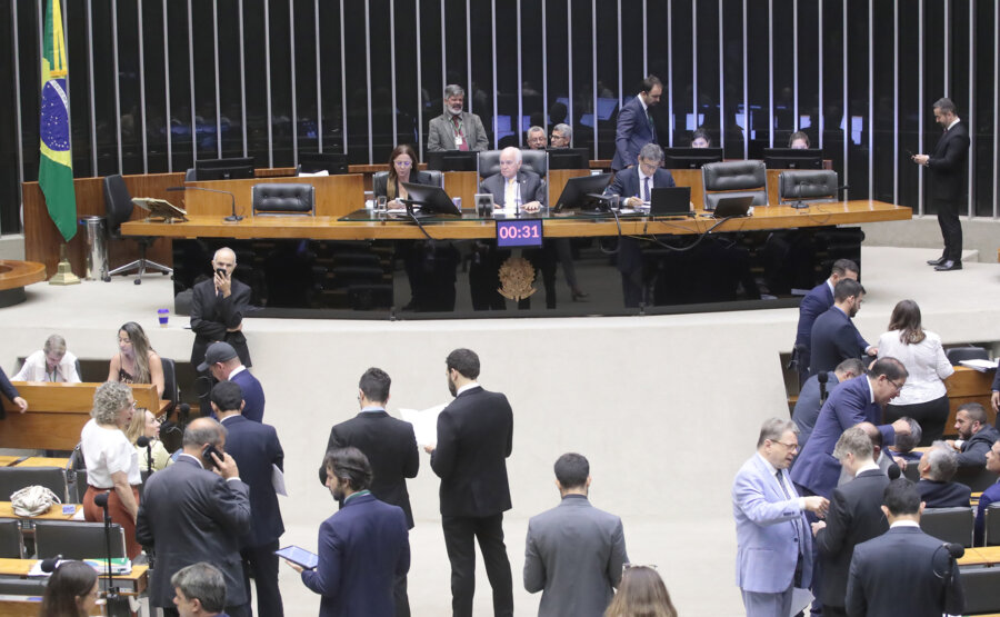 Câmara dos Deputados aprovou texto-base do último projeto do pacote fiscal, removendo propostas polêmicas do governo. Texto vai ao Senado. Foto: Bruno Spada /Câmara dos Deputados