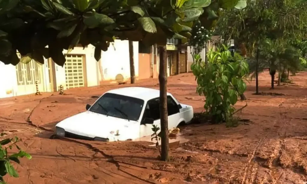 Deslizamento em Ipatinga (MG).