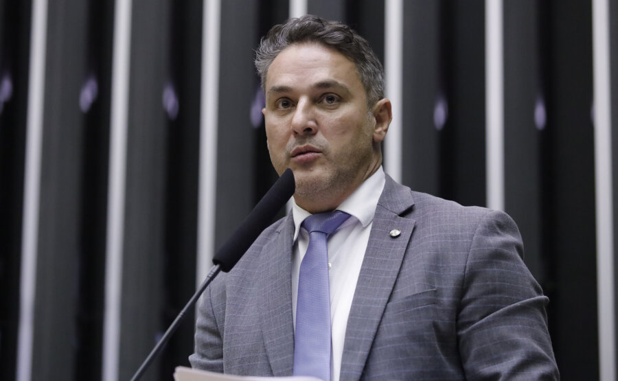 Líder da oposição afirma que Hugo Motta assumiu o compromisso de discutir a anistia aos presos de 8 de janeiro na Câmara. Foto: Mário Agra/Câmara dos Deputados